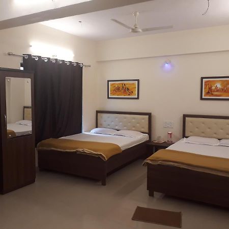 Maharaja Family Guest House Lonavala Ngoại thất bức ảnh