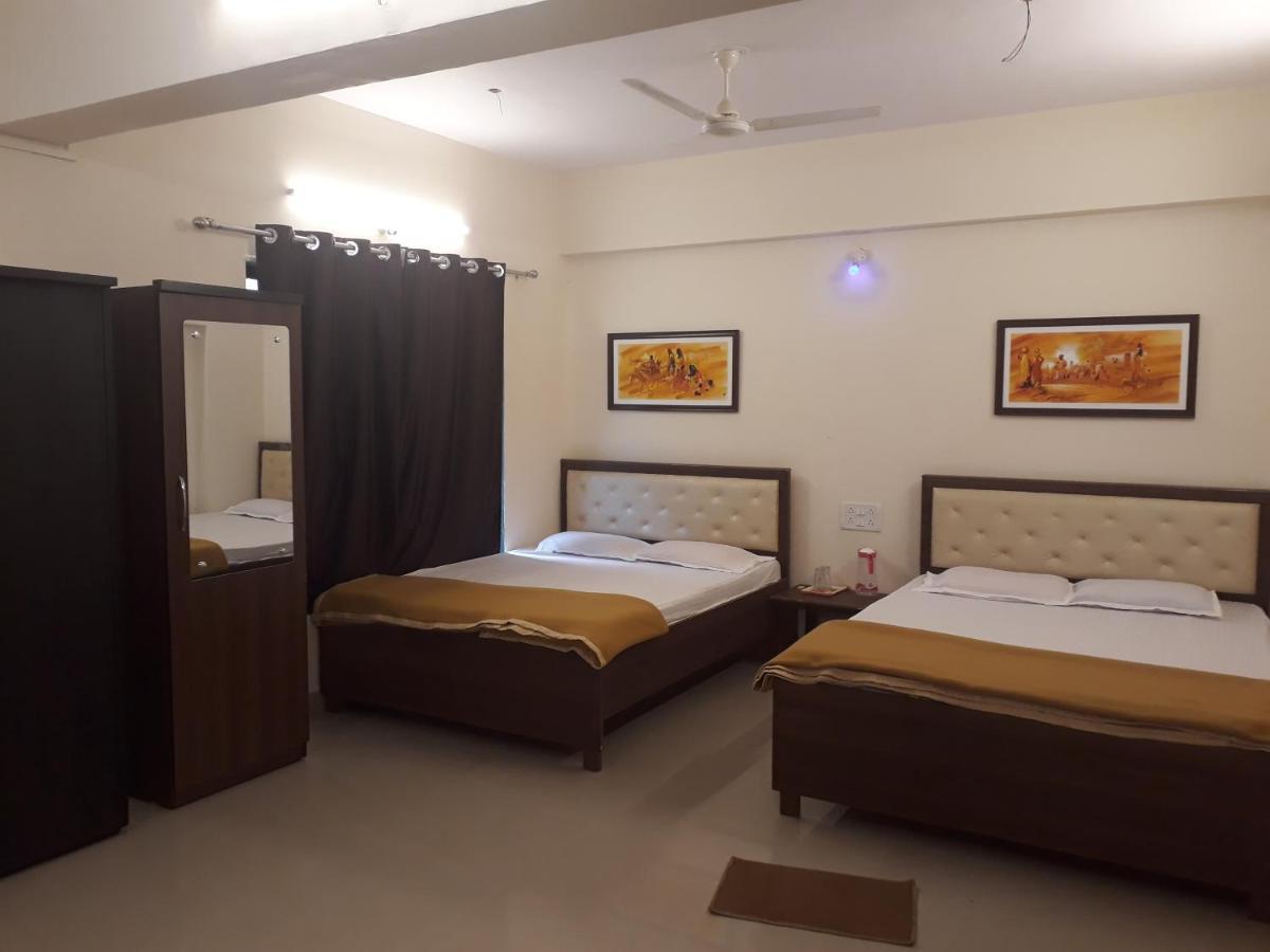 Maharaja Family Guest House Lonavala Ngoại thất bức ảnh