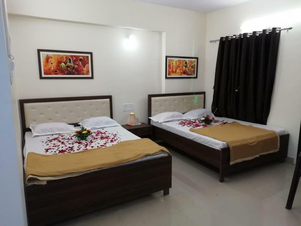 Maharaja Family Guest House Lonavala Ngoại thất bức ảnh